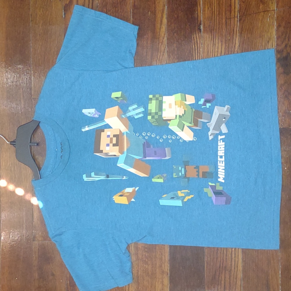Minecraft size medium shirt (10-12)
